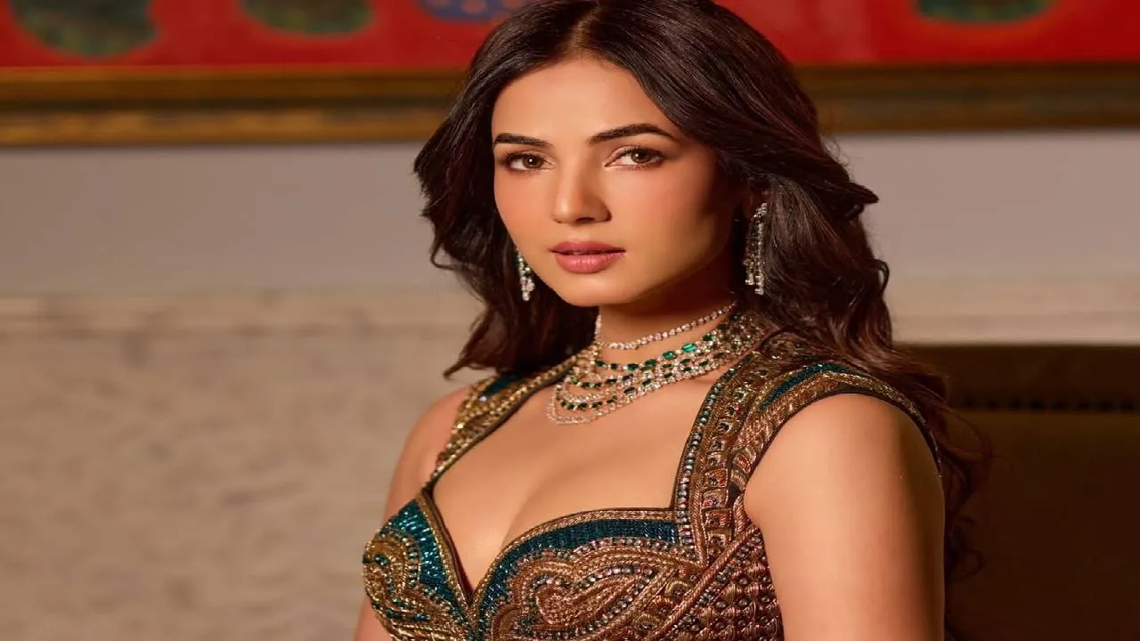 Jewel Fashion 2026: ಗ್ರ್ಯಾಂಡ್ ಲುಕ್‌ಗೆ ಬಂತು ಮಲ್ಟಿ ಲೇಯರ್ಡ್ ನೆಕ್ಲೇಸ್ - Image 4
