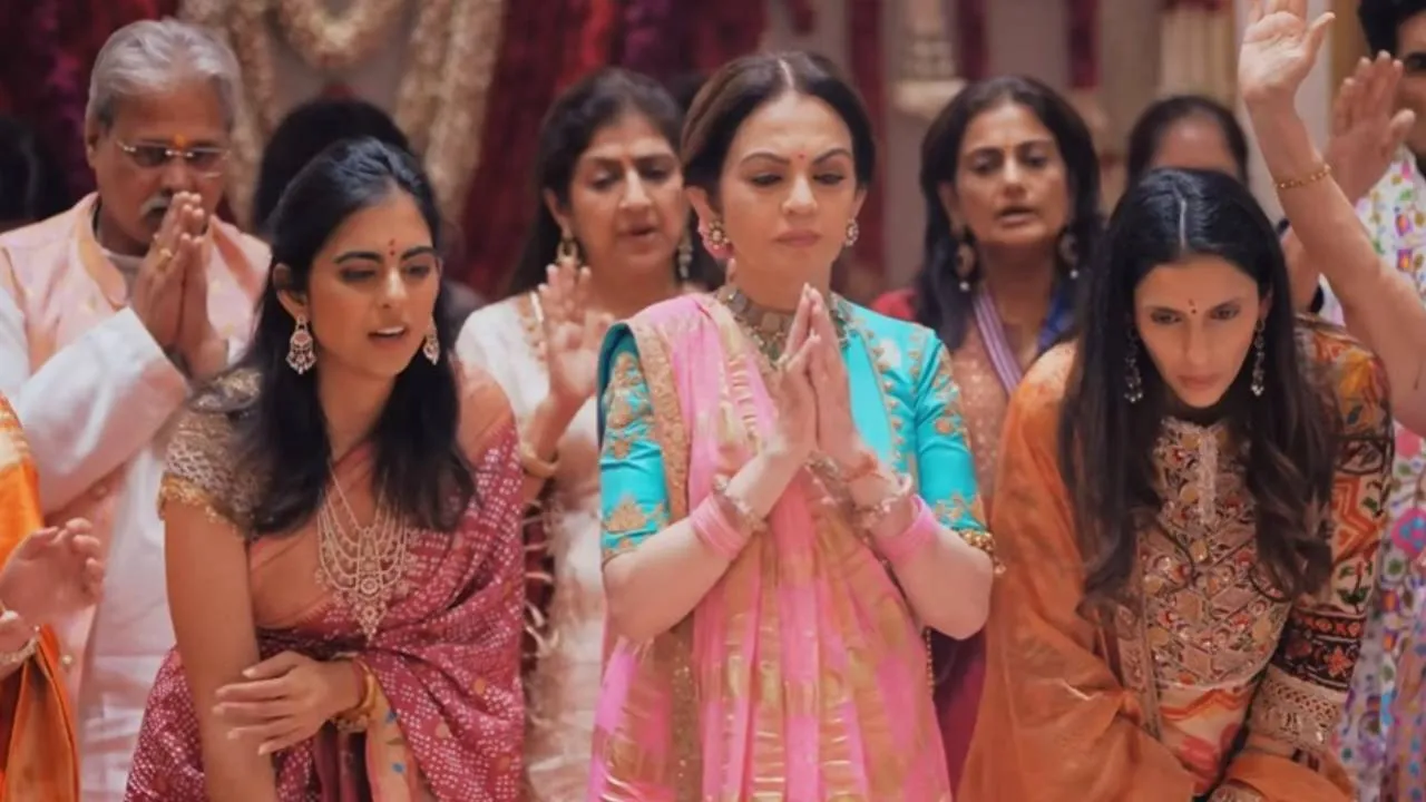 Neetha Ambani: ಸ್ವದೇಶ್‌ನ ಮಧುರೈ ಟ್ರೆಡಿಷನಲ್‌ ಸೀರೆಯಲ್ಲಿ ಮಿಂಚಿದ ನೀತಾ ಅಂಬಾನಿ - Image 3