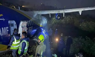 ರನ್‌ ವೇಯಿಂದ ಜಾರಿದ  55 ಜನರನ್ನು ಹೊತ್ತೊಯ್ಯುತ್ತಿದ್ದ ವಿಮಾನ