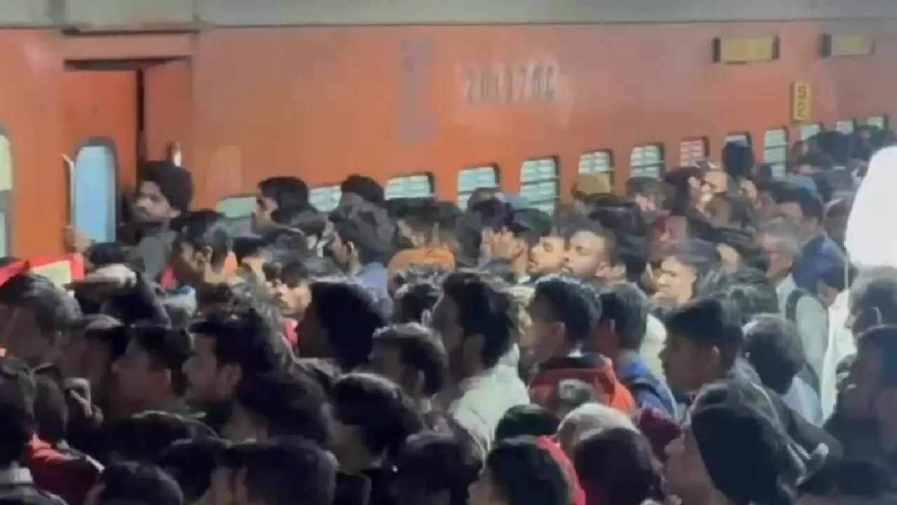 New Delhi Stampede: ದೆಹಲಿ ಭೀಕರ ಕಾಲ್ತುಳಿತ ದುರಂತ: ಹರಿದಾಡಿದ ವಿಡಿಯೊ-ಮೋದಿ ಸೇರಿ ಹಲವು ನಾಯಕರ ಸಂತಾಪ!