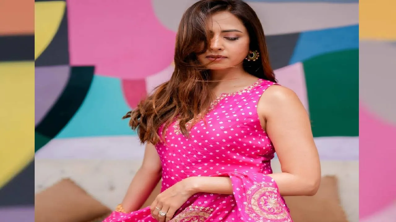 Season Fashion 2026: ಪಂಜಾಬಿ ಸೂಟ್‌ನೊಂದಿಗೆ ಬೆರೆತ ಬಾಂದನಿ ವಿನ್ಯಾಸ - Image 4