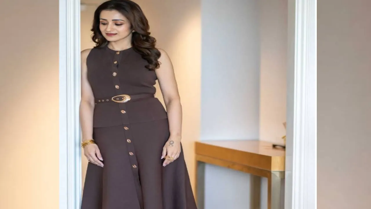 Star Fashion 2026: ತ್ರಿಶಾ ಕೃಷ್ಣನ್‌ ವೈರಲ್‌ ಮಿಡಿ ಡ್ರೆಸ್‌ಗೆ ಡಿಮ್ಯಾಂಡ್‌! - Image 4