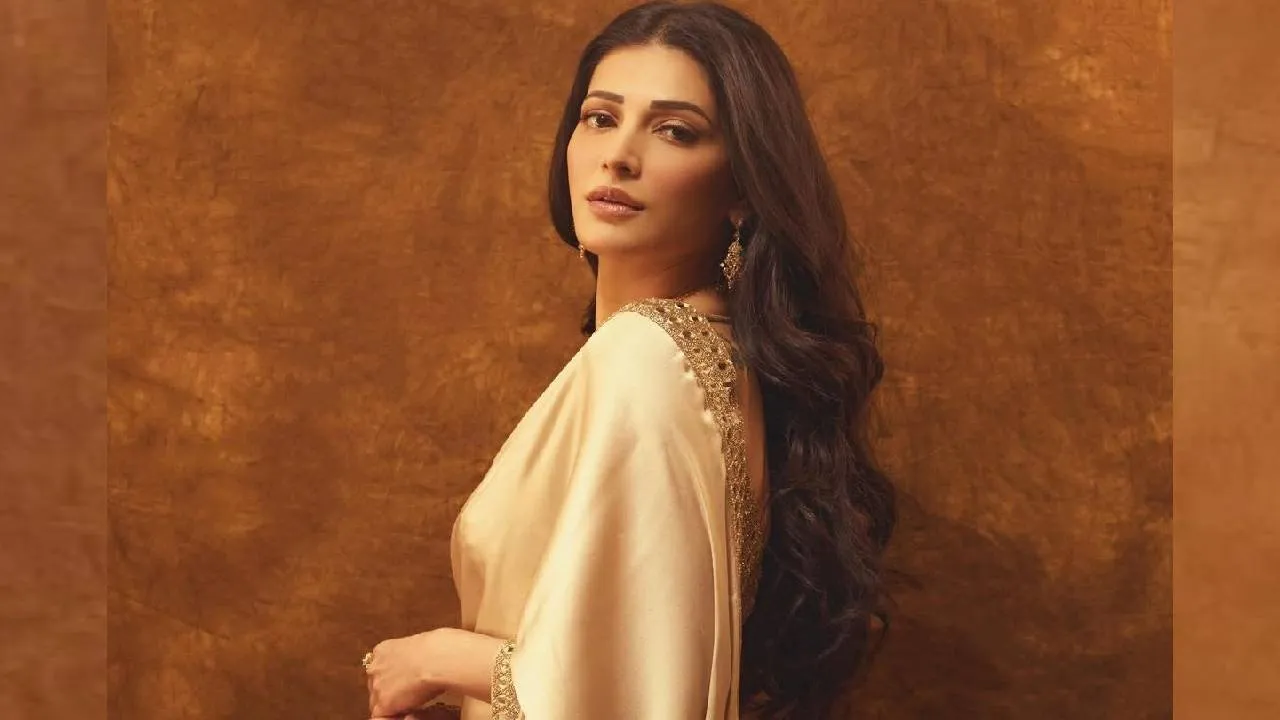 Star Saree Fashion 2026: ಶ್ರುತಿ ಹಾಸನ್‌ ರೀತಿ ಗೋಲ್ಡನ್‌ ಸೀರೆಯಲ್ಲಿ ಕಾಣಲು ಇಲ್ಲಿವೆ ಟಿಪ್ಸ್ - Image 5