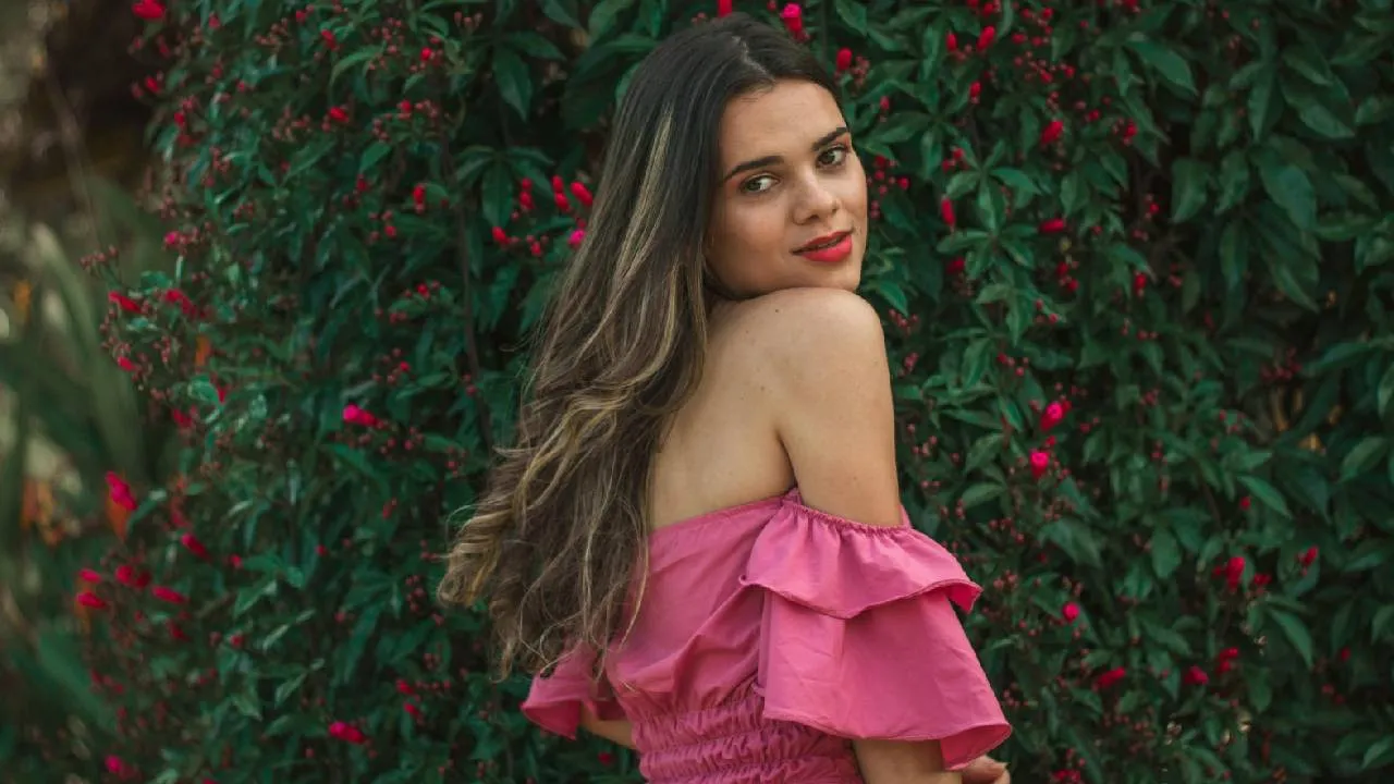 Summer Fashion 2026: ಬೇಸಿಗೆಯಲ್ಲಿ ಹಂಗಾಮ ಎಬ್ಬಿಸಿರುವ 3 ಶೈಲಿಯ ಆಫ್‌ ಶೋಲ್ಡರ್‌ ಡ್ರೆಸ್‌ಗಳಿವು! - Image 4