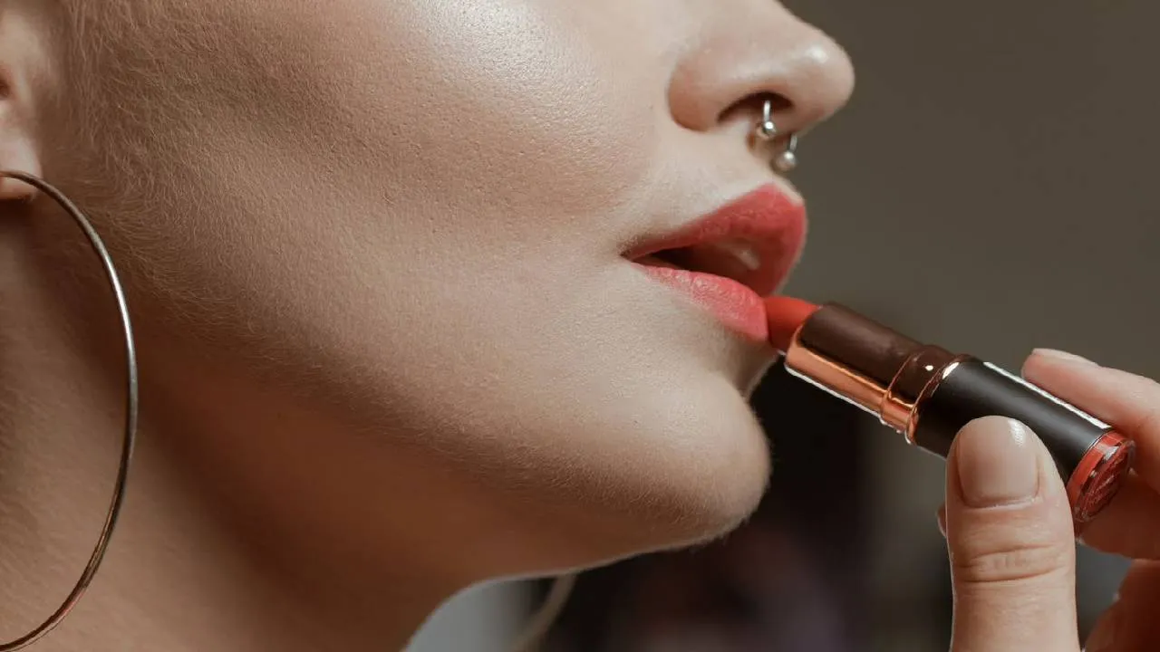 Makeup Trend: ನಾರಿಯರ ಇಮೇಜ್‌ ಬದಲಿಸುವ ಲಿಪ್‌ಸ್ಟಿಕ್ಸ್‌ - Image 5