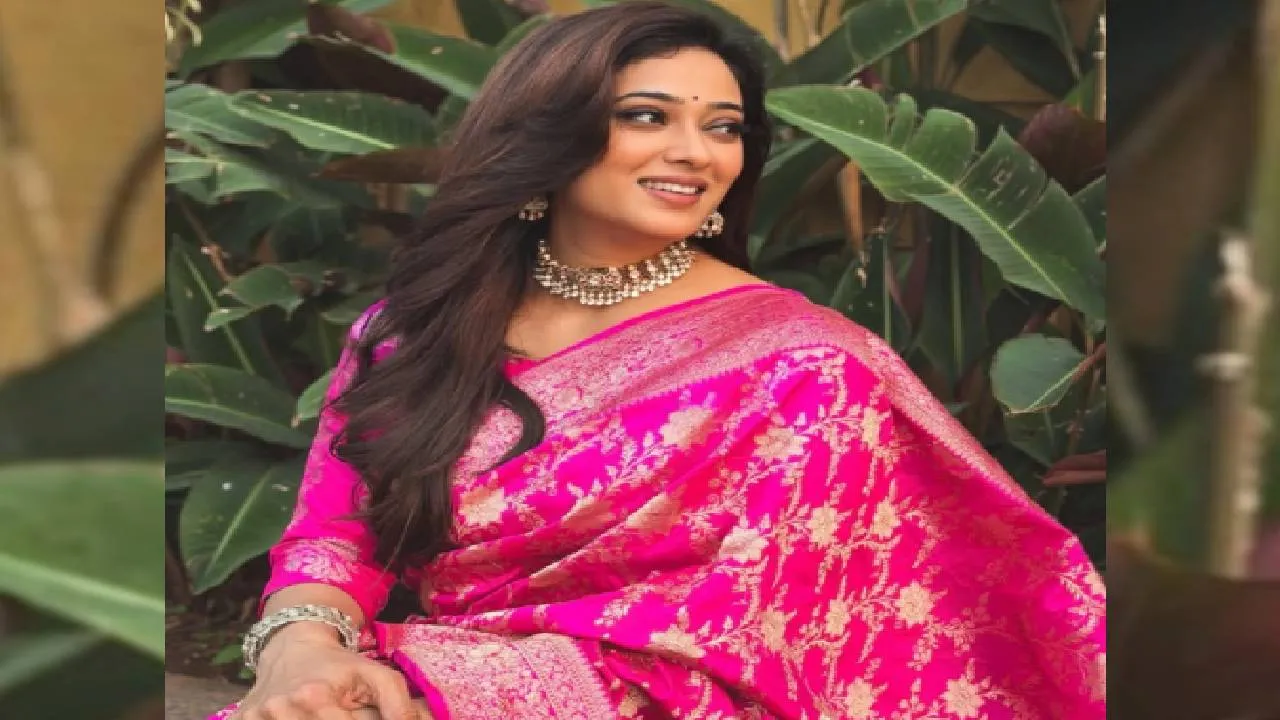 Saree Fashion 2026: ಗ್ರ್ಯಾಂಡ್‌ ಬನಾರಸಿ ರೇಷ್ಮೆ ಸೀರೆ ಪ್ರಿಯರಿಗೆ 5 ಸಿಂಪಲ್‌ ಸಲಹೆ - Image 3