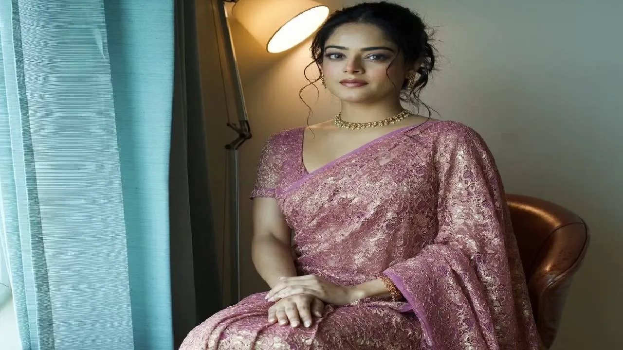 Saree Fashion 2026: ಸೀಸನ್‌ ಬದಲಾದರೂ ಟ್ರೆಂಡ್‌ನಲ್ಲೆ ಉಳಿದ ಲೇಸ್‌ ಸೀರೆಗಳು - Image 4