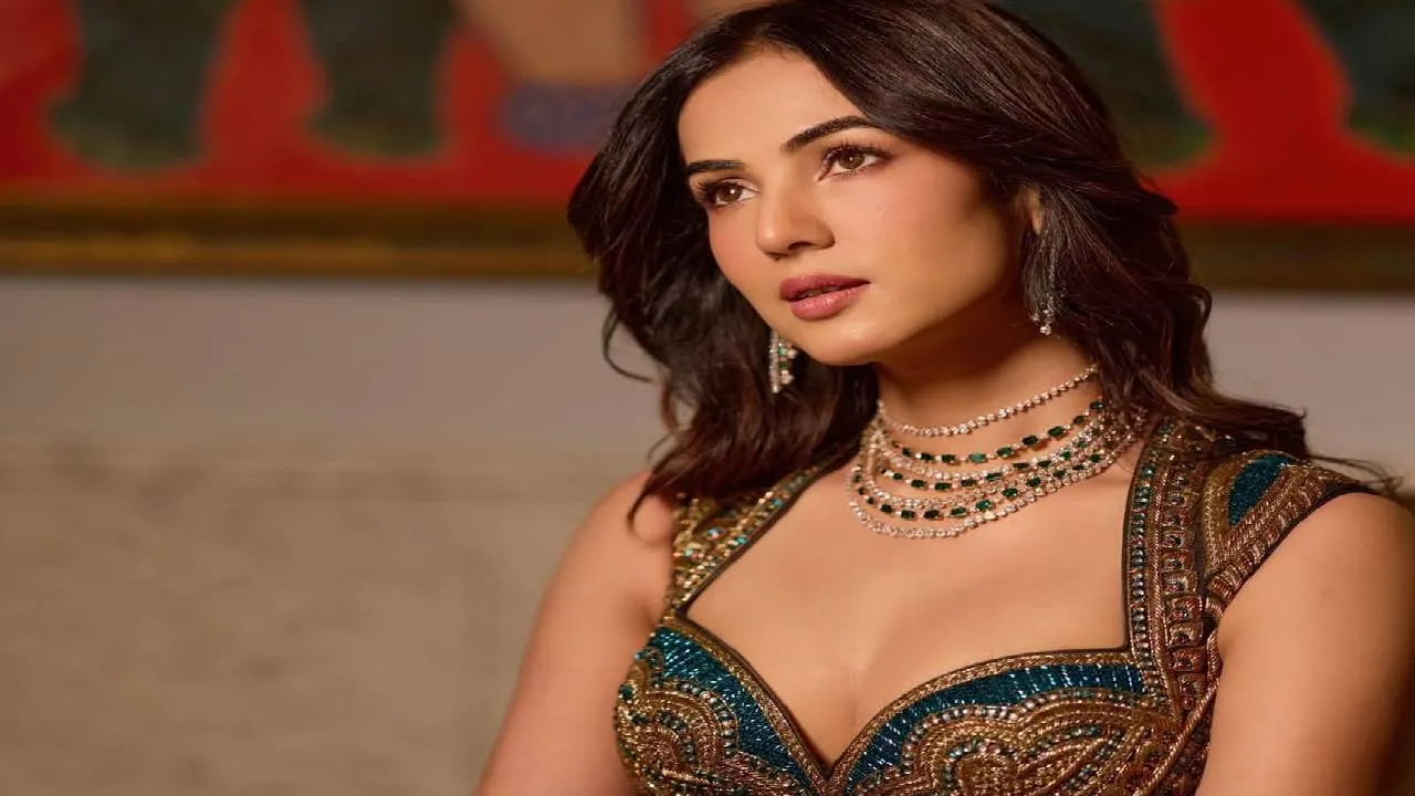 Jewel Fashion 2026: ಗ್ರ್ಯಾಂಡ್ ಲುಕ್‌ಗೆ ಬಂತು ಮಲ್ಟಿ ಲೇಯರ್ಡ್ ನೆಕ್ಲೇಸ್ - Image 5