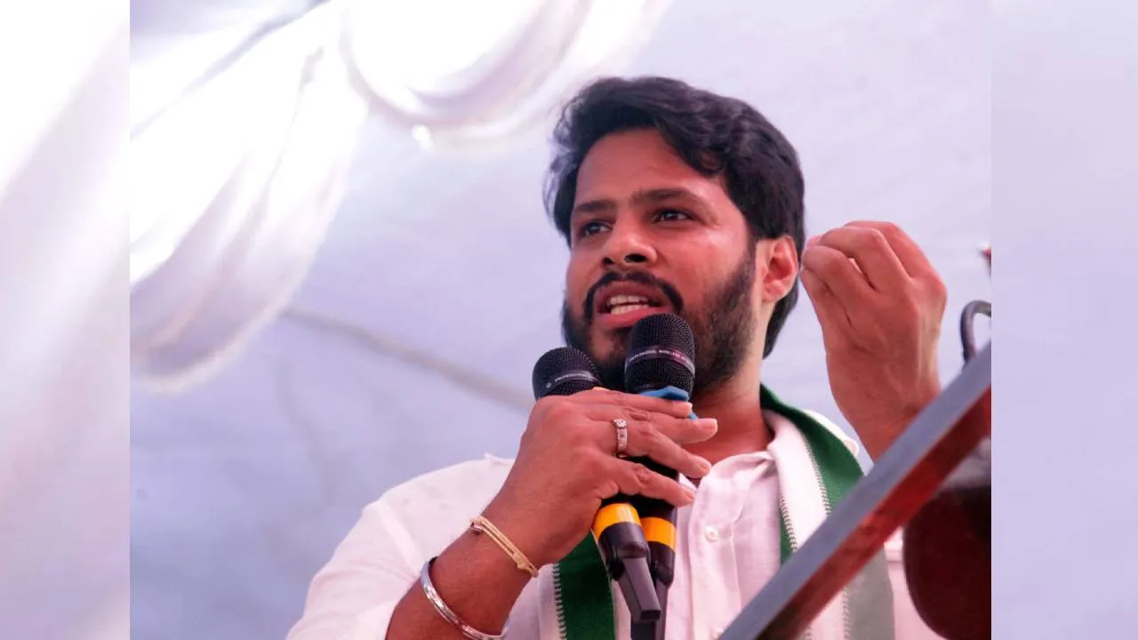 JDS Protest: ವಿಧಾನಸೌಧ ಮುತ್ತಿಗೆಗೆ ಯತ್ನ; ನಿಖಿಲ್‌ ಕುಮಾರಸ್ವಾಮಿ ಸೇರಿ ಹಲವು ಜೆಡಿಎಸ್‌ ನಾಯಕರು ವಶಕ್ಕೆ - Image 8