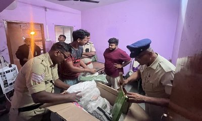 ನಿಪ್ಪಾಣಿಯಲ್ಲಿ ರೌಡಿಶೀಟರ್‌ಗಳ ಮನೆಗಳ ಮೇಲೆ ಪೊಲೀಸರ ದಿಢೀರ್ ದಾಳಿ