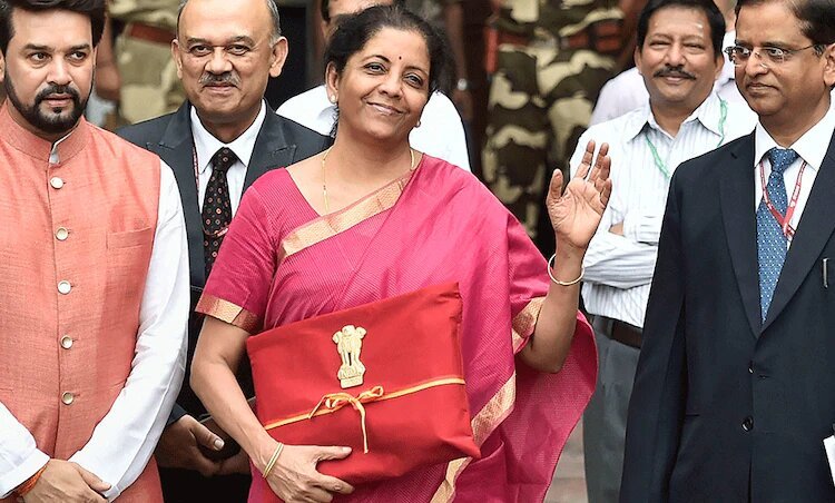 ಪಿಂಕ್ ಮಂಗಳಗಿರಿ ಸೀರೆಯಲ್ಲಿ ಸಚಿವೆ ನಿರ್ಮಲಾ ಸೀತಾರಾಮನ್