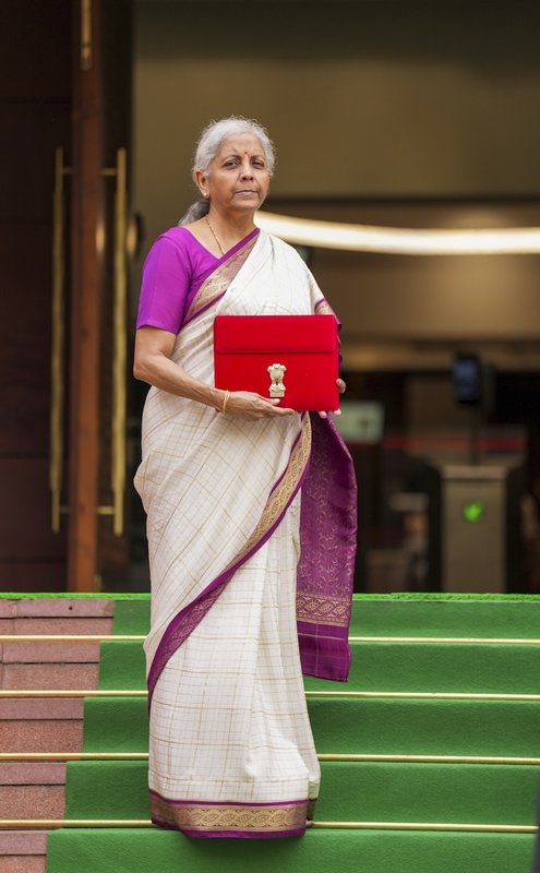 ಮಂಗಳಗಿರಿ ಸೀರೆ ಸೀರೆಯಲ್ಲಿ ಸಚಿವೆ ನಿರ್ಮಲಾ ಸೀತಾರಾಮನ್