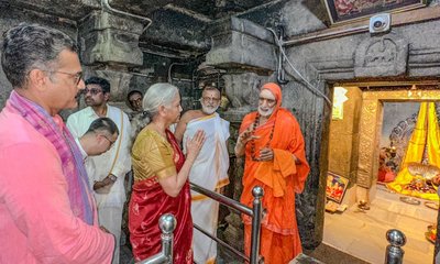 ಹಂಪಿ ಶ್ರೀ ವಿರೂಪಾಕ್ಷ ದೇವಸ್ಥಾನಕ್ಕೆ ನಿರ್ಮಲಾ ಸೀತಾರಾಮನ್ ಭೇಟಿ