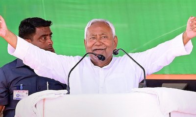 ವೇದಿಕೆಯಲ್ಲಿ ಪ್ರಧಾನಿ ಹೆಸರನ್ನು ಮರೆತು ಕಕ್ಕಾಬಿಕ್ಕಿಯಾದ  ಬಿಹಾರ ಸಿಎಂ!