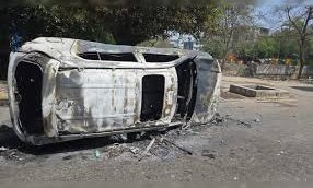 ಹಿಂಸಾಚಾರಕ್ಕೆ ತಿರುಗಿದ ನೋಯ್ಡಾ ಕಾರ್ಮಿಕರ ಪ್ರತಿಭಟನೆ