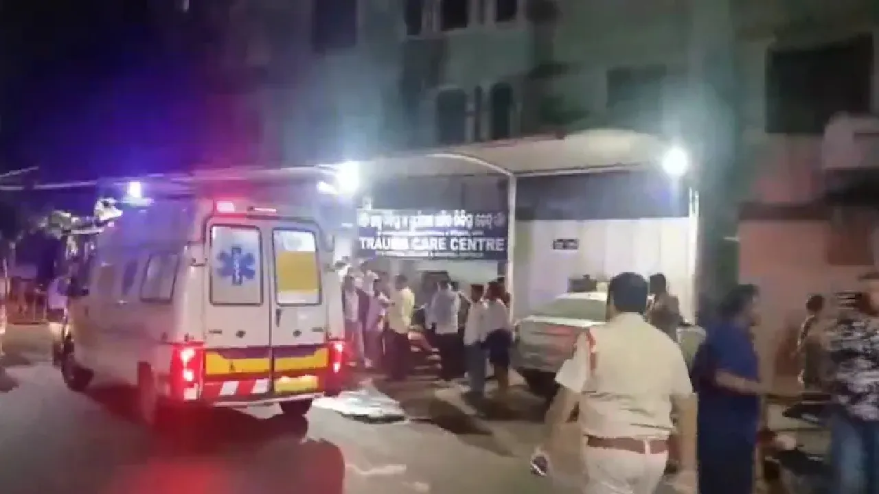 ಒಡಿಶಾದ ಎಸ್‌ಸಿಬಿ  ಆಸ್ಪತ್ರೆಯಲ್ಲಿ ಭೀಕರ ಅಗ್ನಿ ಅವಘಡ; ಐಸಿಯುನಲ್ಲಿದ್ದ 10 ಮಂದಿ ಸಾವು, ಹಲವರಿಗೆ ಗಂಭೀರ ಗಾಯ