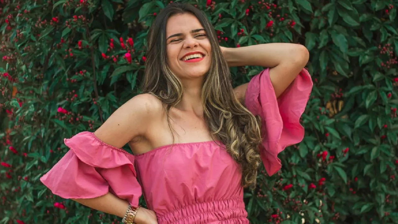 Summer Fashion 2026: ಬೇಸಿಗೆಯಲ್ಲಿ ಹಂಗಾಮ ಎಬ್ಬಿಸಿರುವ 3 ಶೈಲಿಯ ಆಫ್‌ ಶೋಲ್ಡರ್‌ ಡ್ರೆಸ್‌ಗಳಿವು! - Image 1