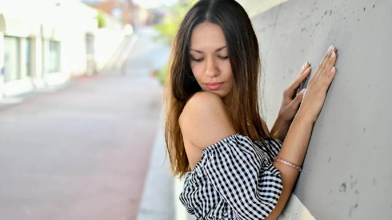 Summer Fashion 2026: ಬೇಸಿಗೆಯಲ್ಲಿ ಹಂಗಾಮ ಎಬ್ಬಿಸಿರುವ 3 ಶೈಲಿಯ ಆಫ್‌ ಶೋಲ್ಡರ್‌ ಡ್ರೆಸ್‌ಗಳಿವು! - Image 2