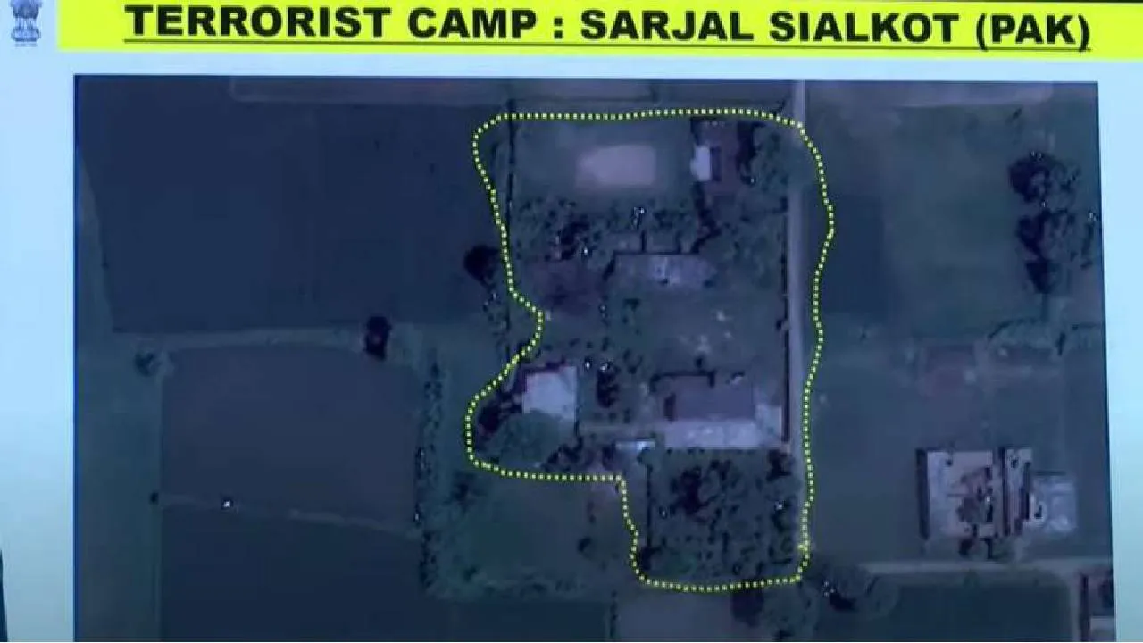 Operation Sindoor: ಆ 25 ನಿಮಿಷಗಳು...ಉಗ್ರರ ನೆಲೆಗೆ ನುಗ್ಗಿ ಪರಾಕ್ರಮ ಮೆರೆದ ಭಾರತ; ಇಲ್ಲಿದೆ ಕ್ಯಾಮೆರಾದಲ್ಲಿ ಸೆರೆಯಾದ ರೋಚಕ ಕ್ಷಣಗಳು... - Image 5