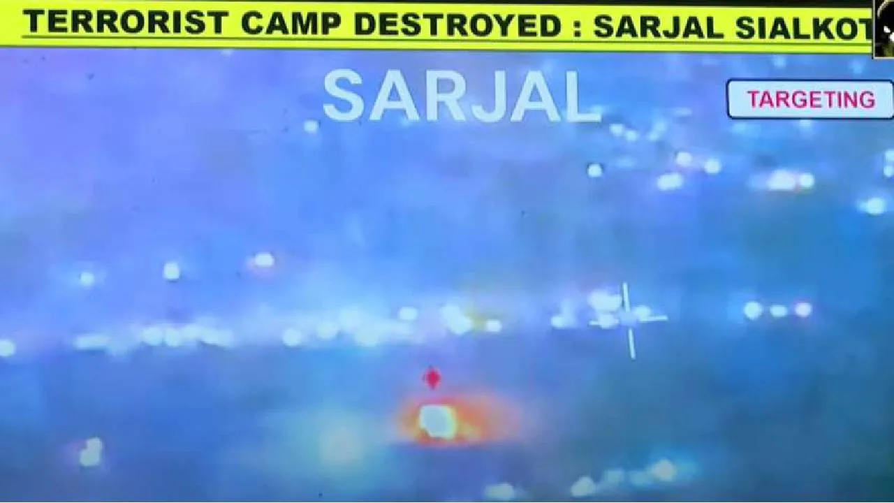 Operation Sindoor: ಆ 25 ನಿಮಿಷಗಳು...ಉಗ್ರರ ನೆಲೆಗೆ ನುಗ್ಗಿ ಪರಾಕ್ರಮ ಮೆರೆದ ಭಾರತ; ಇಲ್ಲಿದೆ ಕ್ಯಾಮೆರಾದಲ್ಲಿ ಸೆರೆಯಾದ ರೋಚಕ ಕ್ಷಣಗಳು... - Image 6