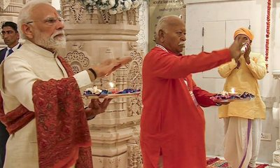 ರಾಮಮಂದಿರದಲ್ಲಿ ಧ್ವಜಾರೋಹಣ- ಅದ್ಬುತ ಫೋಟೋಗಳು ಇಲ್ಲಿವೆ!