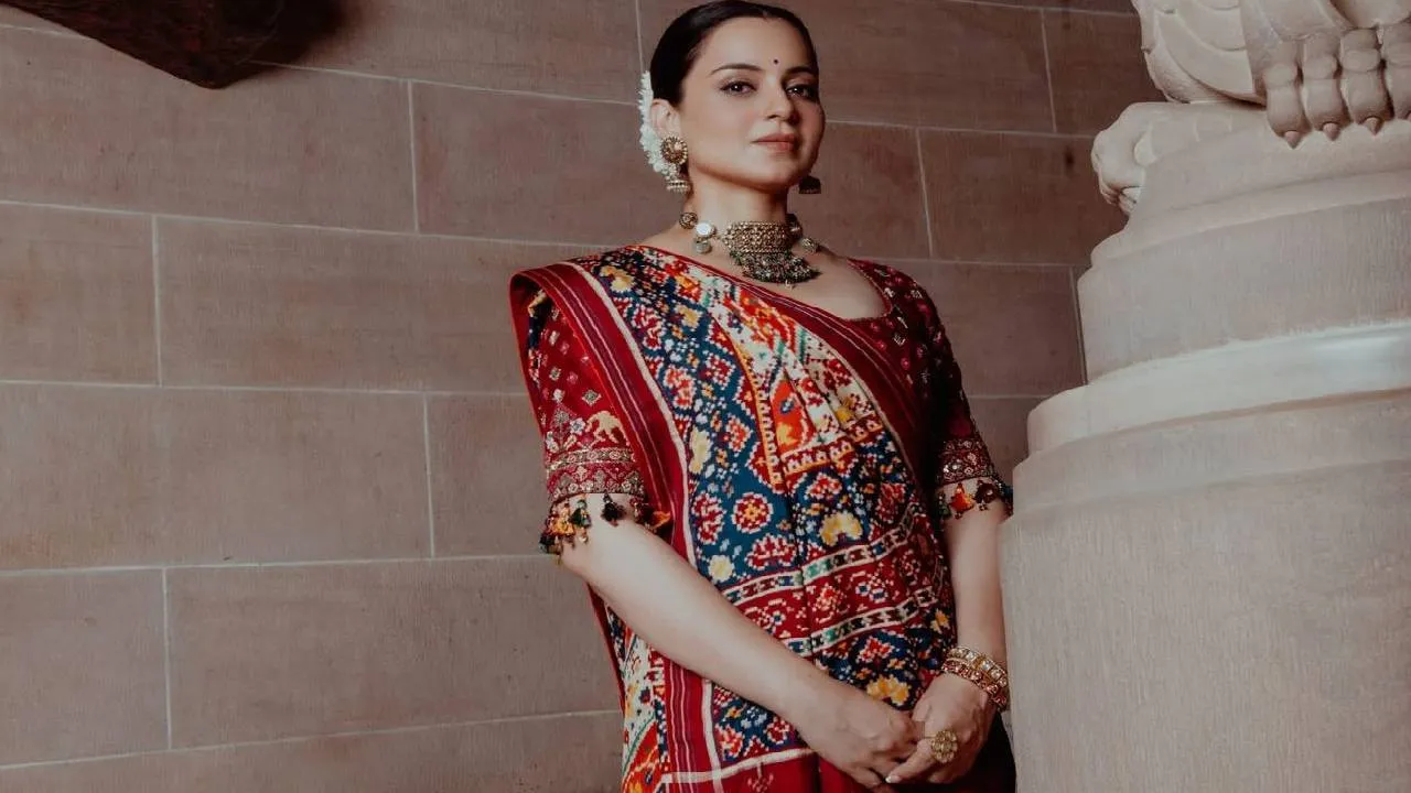 Star Saree Fashion Review 2026: ಪಟೋಲಾ ಸಿಲ್ಕ್ ಸೀರೆಯಲ್ಲಿ ಕಂಗನಾ ಟ್ರೆಡಿಷನಲ್‌ ಲುಕ್‌ - Image 2