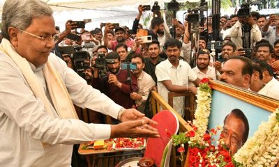 ಸ್ವಗ್ರಾಮದಲ್ಲಿ ನೆರವೇರಿದ ಮಾಜಿ ಸಚಿವ ವೆಂಕಟರಮಣಪ್ಪ ಅಂತ್ಯಕ್ರಿಯೆ