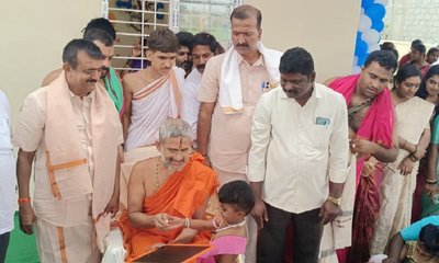 ಅಕ್ಷರಾಭ್ಯಾಸಕ್ಕೆ ಪೇಜಾವರ ಶ್ರೀಗಳ ಆಶೀರ್ವಾದ