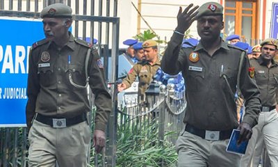 ಮಹಿಳೆಯನ್ನು ವಿವಸ್ತ್ರಗೊಳಿಸಿ ಲೈಂಗಿಕ ಕಿರುಕುಳ!