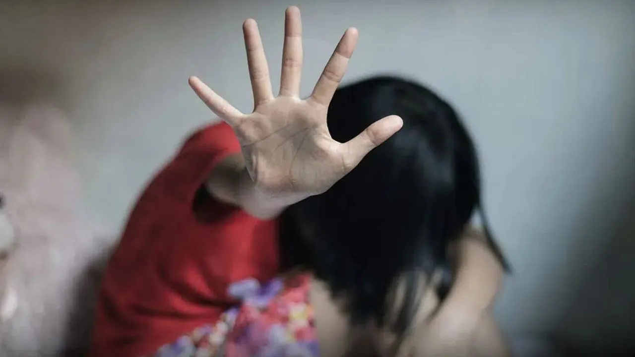 ಕೋಣೆಗೆ ಕರೆದು ವಿದ್ಯಾರ್ಥಿನಿಯರಿಗೆ ಲೈಂಗಿಕ ಕಿರುಕುಳ; ಚಿತ್ರದುರ್ಗದಲ್ಲಿ ಖಾಸಗಿ ಶಾಲೆ ಶಿಕ್ಷಕನ ಬಂಧನ