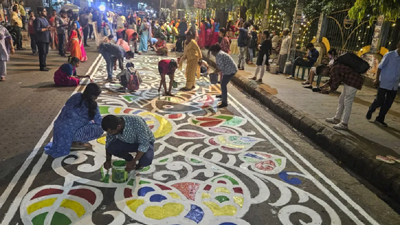 Poila Boishakh 2025:  ಪಶ್ಚಿಮ ಬಂಗಾಳದ ಪೊಯಿಲಾ ಬೈಸಾಖ್ ಹೇಗಿರುತ್ತೆ? ಇಲ್ಲಿವೆ ಫೋಟೋಸ್‌ - Image 1