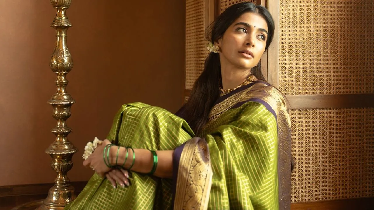 Pooja Hegde: ಕಾಂಜೀವರಂ ಸೀರೆಯುಟ್ಟ ಮಸ್ತಾಗಿ ಪೋಸ್ ಕೊಟ್ಟ ನಟಿ ಪೂಜಾ ಹೆಗ್ಡೆ - Image 3