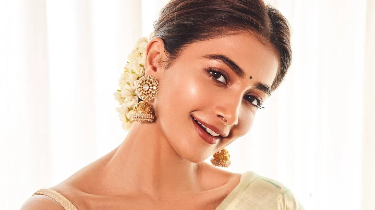 Pooja Hegde: ಕಾಂಜೀವರಂ ಸೀರೆಯುಟ್ಟ ಮಸ್ತಾಗಿ ಪೋಸ್ ಕೊಟ್ಟ ನಟಿ ಪೂಜಾ ಹೆಗ್ಡೆ - Image 6