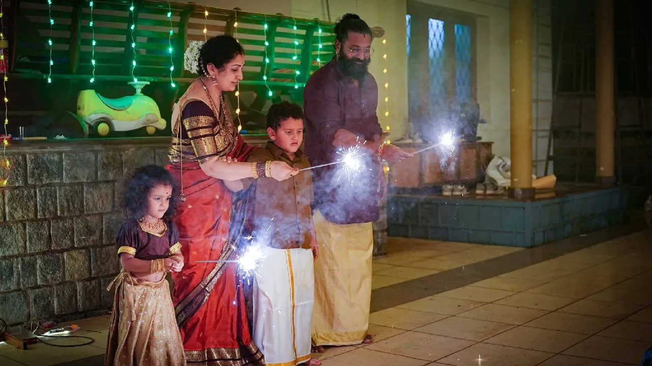 Pragathi Rishab Shetty: ದೀಪಾವಳಿ ವೇಳೆ ಬಾಕ್ಸ್‌ ಆಫೀಸ್‌ನಲ್ಲಿ ಇತಿಹಾಸ ಬರೆದ 'ಕಾಂತಾರ ಚಾಪ್ಟರ್‌ 1', ರಿಷಬ್‌ ಶೆಟ್ಟಿ ಮನೆಯಲ್ಲಿ ಡಬಲ್‌ ಸಂಭ್ರಮ - Image 2