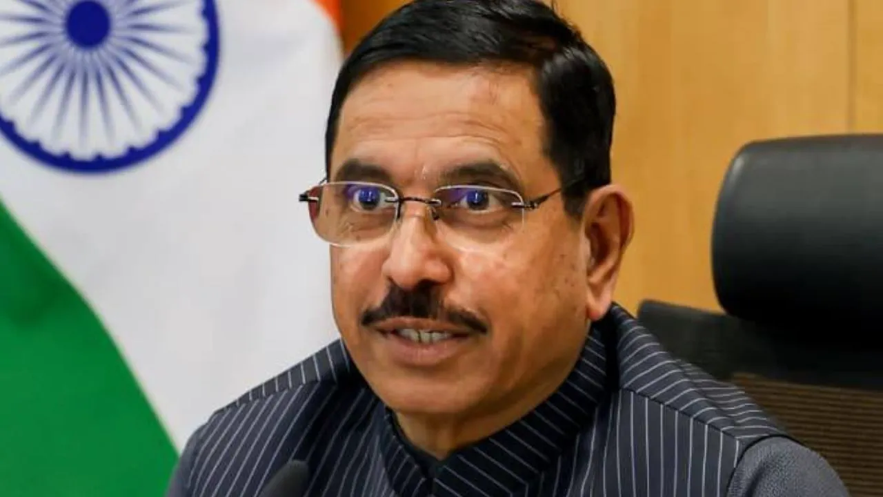 50ಕ್ಕೂ ಹೆಚ್ಚು ವಸ್ತುಗಳ ಬೆಲೆ ಏರಿಸಿ ದಾಖಲೆ ಬರೆದ ಕಾಂಗ್ರೆಸ್ ಸರ್ಕಾರ: ಜೋಶಿ ತರಾಟೆ