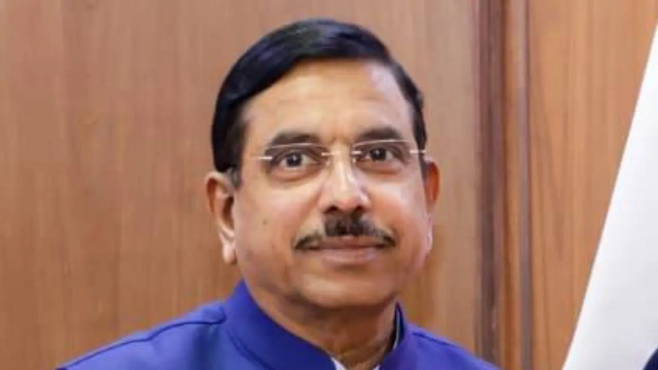 ಮೀಸಲಾತಿ ವಿರೋಧಿಸಿ 'ಮಹಿಳಾ ಪರ' ಎಂದು ಬೊಗಳೆ ಬಿಡುತ್ತಿದೆ ಕಾಂಗ್ರೆಸ್: ಪ್ರಲ್ಹಾದ್‌ ಜೋಶಿ ವಾಗ್ದಾಳಿ