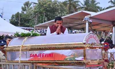 ಚೆನ್ನಮ್ಮ ಅಂತ್ಯಕ್ರಿಯೆ; ಸಚಿವ ಪ್ರಲ್ಹಾದ್‌ ಜೋಶಿ ಗೌರವ ಸಮರ್ಪಣೆ