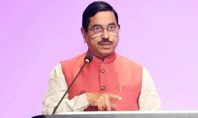 ಮೆಕ್ಕೆಜೋಳ ಖರೀದಿ-ಆಮದು ಬಗ್ಗೆ ಸಿಎಂ ಸುಳ್ಳು ಹೇಳುತ್ತಿದ್ದಾರೆ: ಜೋಶಿ