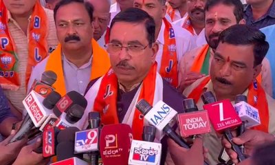 ಒಗ್ಗಟ್ಟು ಎನ್ನುತ್ತಲೇ ಒಬ್ಬರಿಗೊಬ್ಬರು ಬಾವಿಗೆ ತಳ್ಳಲು ನೋಡುತ್ತಿದ್ದಾರೆ