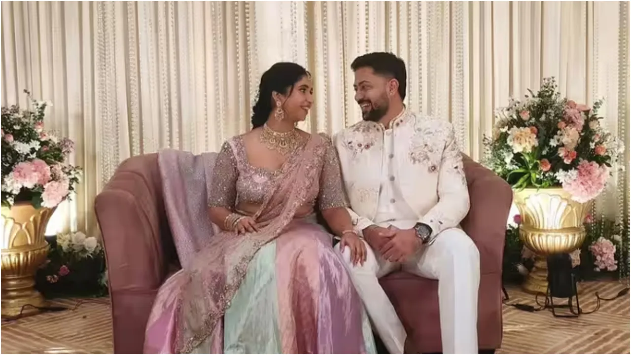 Photos: ಎಂಗೇಜ್‌ ಆದ ನಟ ದೇವರಾಜ್‌ ಪುತ್ರ ಪ್ರಣಾಮ್‌; ನಮಿತಾ ಜೊತೆ ಅದ್ದೂರಿಯಾಗಿ ನಡೆದ ನಿಶ್ಚಿತಾರ್ಥ ಸಮಾರಂಭ - Image 9