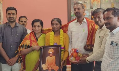 ಮಗಳನ್ನು ಸರ್ಕಾರಿ ಶಾಲೆಯಲ್ಲೇ ಓದಿಸಿ ಟಾಪರ್ ಮಾಡಿದ ಶಿಕ್ಷಕ ತಂದೆ