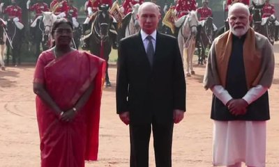 ಮಹಾತ್ಮ ಗಾಂಧಿ ಪ್ರತಿಮೆಗೆ ಪುಷ್ಪನಮನ ಸಲ್ಲಿಸಿದ ರಷ್ಯಾ ಅಧ್ಯಕ್ಷ