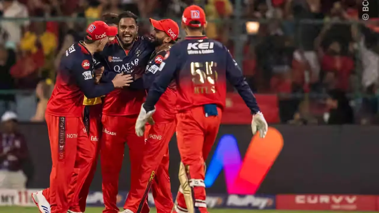 ಡೆಲ್ಲಿಯನ್ನು ಮಣಿಸಿದ ಗುಜರಾತ್‌ ಟೈಟನ್ಸ್‌: ಆರ್‌ಸಿಬಿ ಸೇರಿ 3 ತಂಡಗಳಿಗೆ ಐಪಿಎಲ್‌ ಪ್ಲೇಆಫ್ಸ್‌ ಟಿಕೆಟ್‌! - Image 2