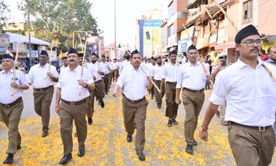 ಹುಬ್ಬಳ್ಳಿಯಲ್ಲಿ ಆರ್‌ಎಸ್‌ಎಸ್‌ ಬೃಹತ್ ಪಥ ಸಂಚಲನ; ಪ್ರಲ್ಹಾದ್‌ ಜೋಶಿ ಭಾಗಿ