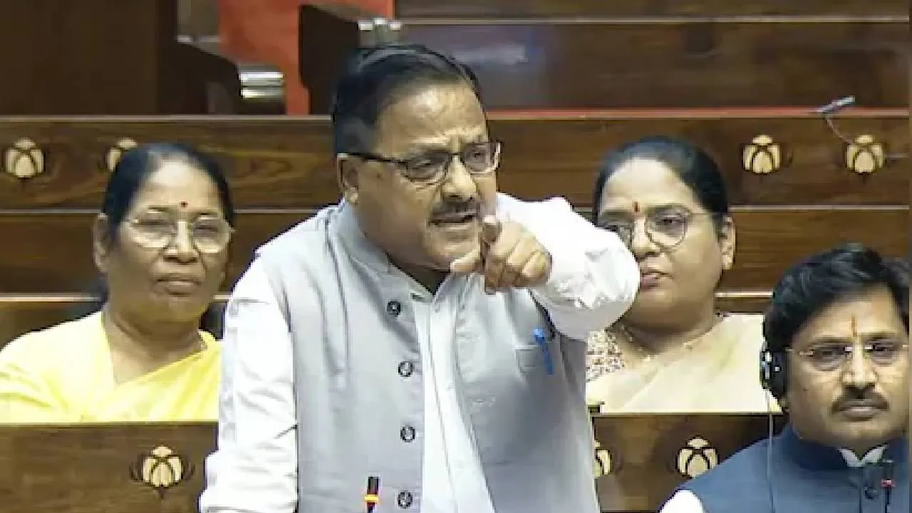 Waqf Bill: ಕರ್ನಾಟಕದಲ್ಲಿ ವಕ್ಫ್‌ ಆಸ್ತಿ ಕಬಳಿಸಿದ ನಾಯಕರ ಹೆಸರು ಬಹಿರಂಗ; ಪಟ್ಟಿ ಇಲ್ಲಿದೆ