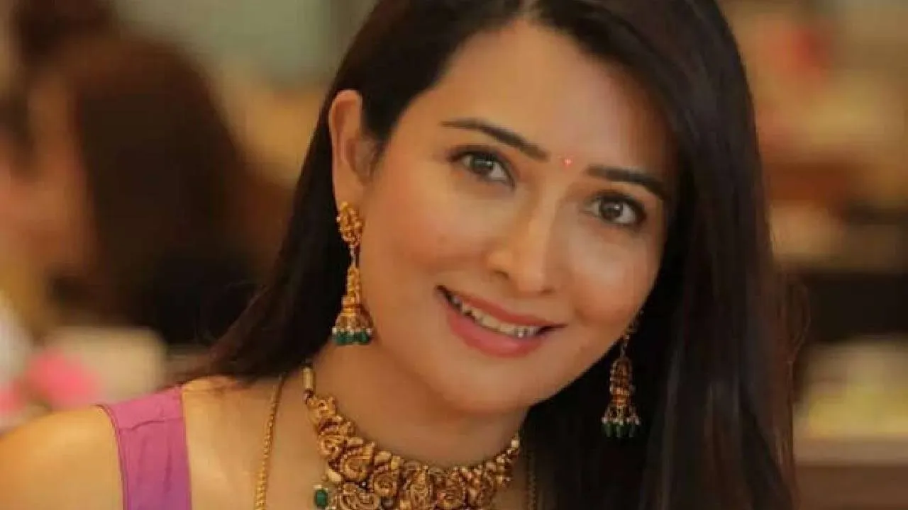 Radhika Pandit: ಟ್ರೆಡಿಶನಲ್ ಲುಕ್‌ನಲ್ಲಿ ಮಿಂಚಿದ ನಟಿ ರಾಧಿಕಾ ಪಂಡಿತ್; ಇಲ್ಲಿದೆ ಫೋಟೋಸ್‌! - Image 5