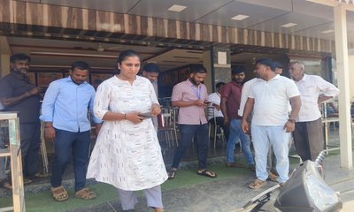 ಚಿಕ್ಕಬಳ್ಳಾಪುರ ತಹಸಿಲ್ದಾರ್ ನೇತೃತ್ವದಲ್ಲಿ ಮಿಂಚಿನ ದಾಳಿ