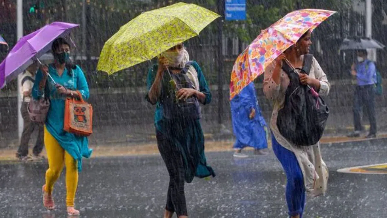Karnataka Weather: ಇಂದು ರಾಜ್ಯದ 12 ಜಿಲ್ಲೆಗಳಿಗೆ ಯೆಲ್ಲೋ ಅಲರ್ಟ್‌; ಅಬ್ಬರಿಸಲಿದ್ದಾನೆ ವರುಣ!