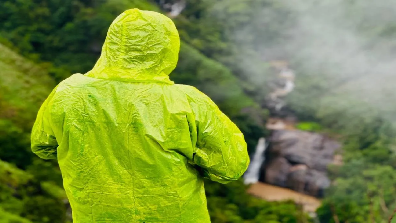 Monsoon Fashion 2026: ಮಳೆಗೆ ಬಂತು ವೈಬ್ರೆಂಟ್ ಕಲರ್ಸ್‌ನ ರೈನ್‌ಕೋಟ್ಸ್ - Image 1