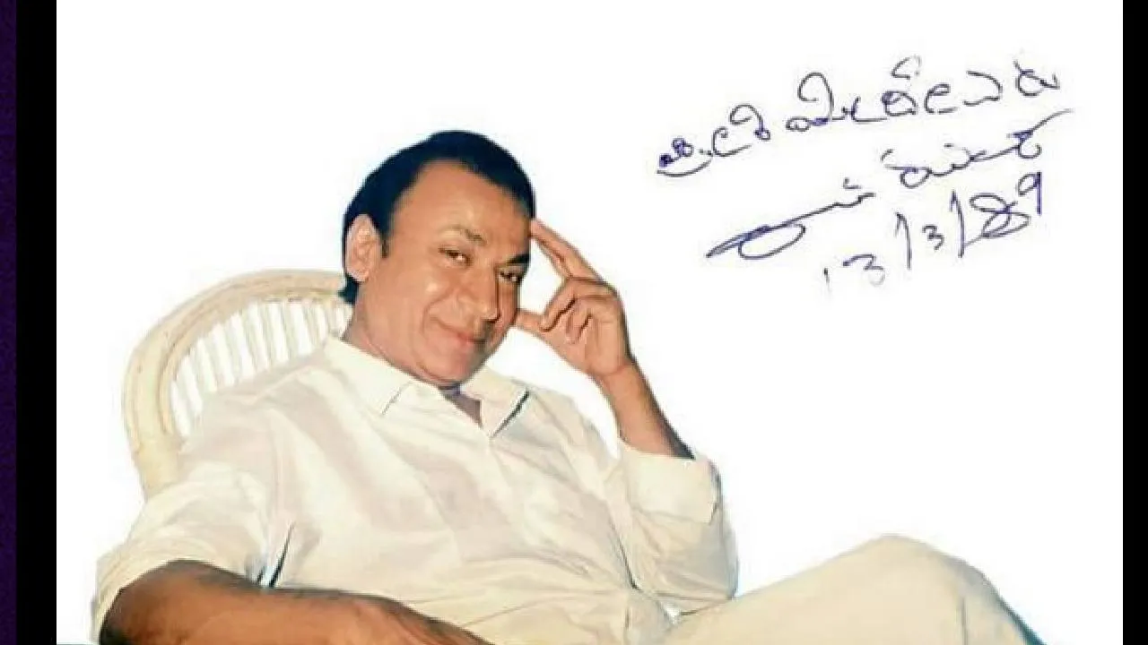 ಇಂದು ವರನಟ ಡಾ.ರಾಜ್‌ ಕುಮಾರ್​ ಪುಣ್ಯತಿಥಿ; ನಟಸಾರ್ವಭೌಮನ ಸಮಾಧಿಗೆ ಕುಟುಂಬಸ್ಥರಿಂದ ವಿಶೇಷ ಪೂಜೆ - Image 3